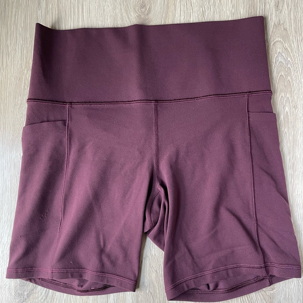 Athleta Salutation stash pocket II 7” short maroon red size M bike shorts
